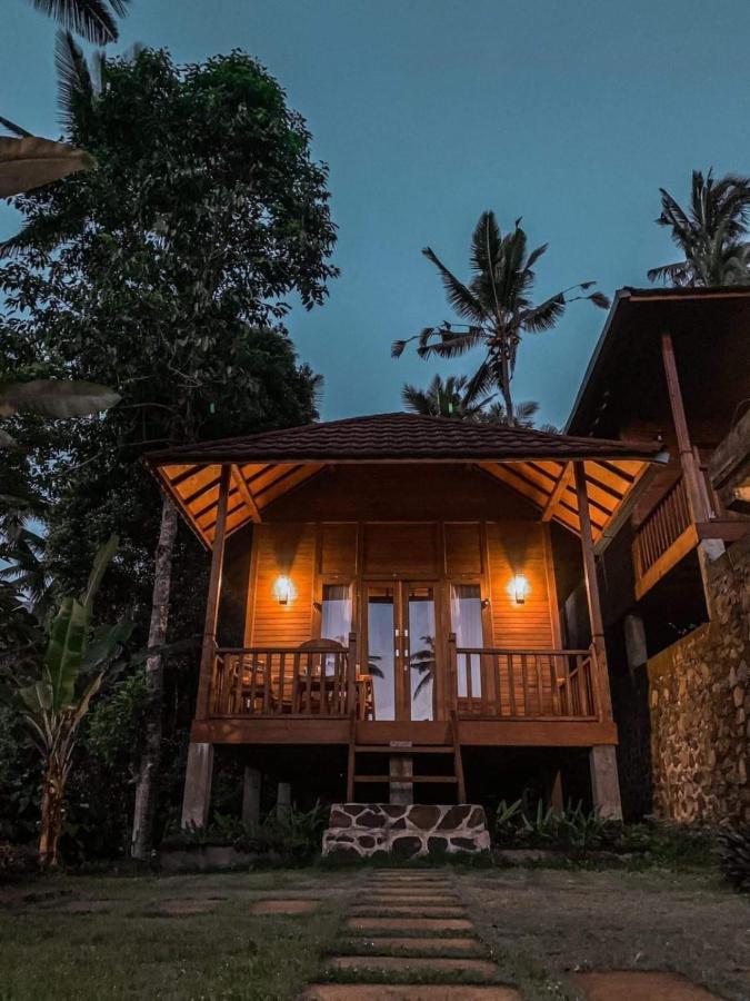Uma D'Nyuh Homestay Singaraja Exterior foto